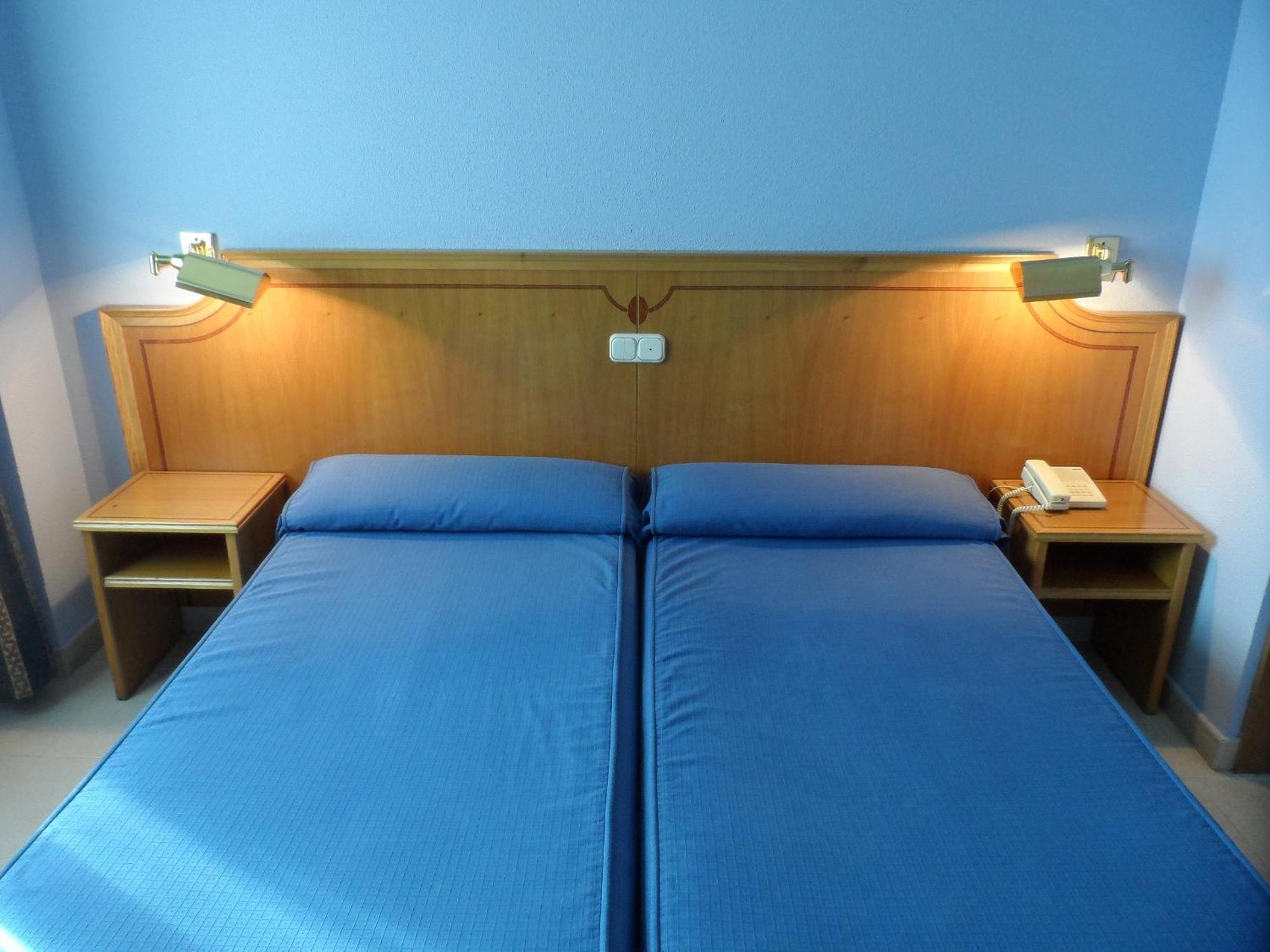 Hotel Rey Arturo Burgos Villagonzalo Pedernales Экстерьер фото