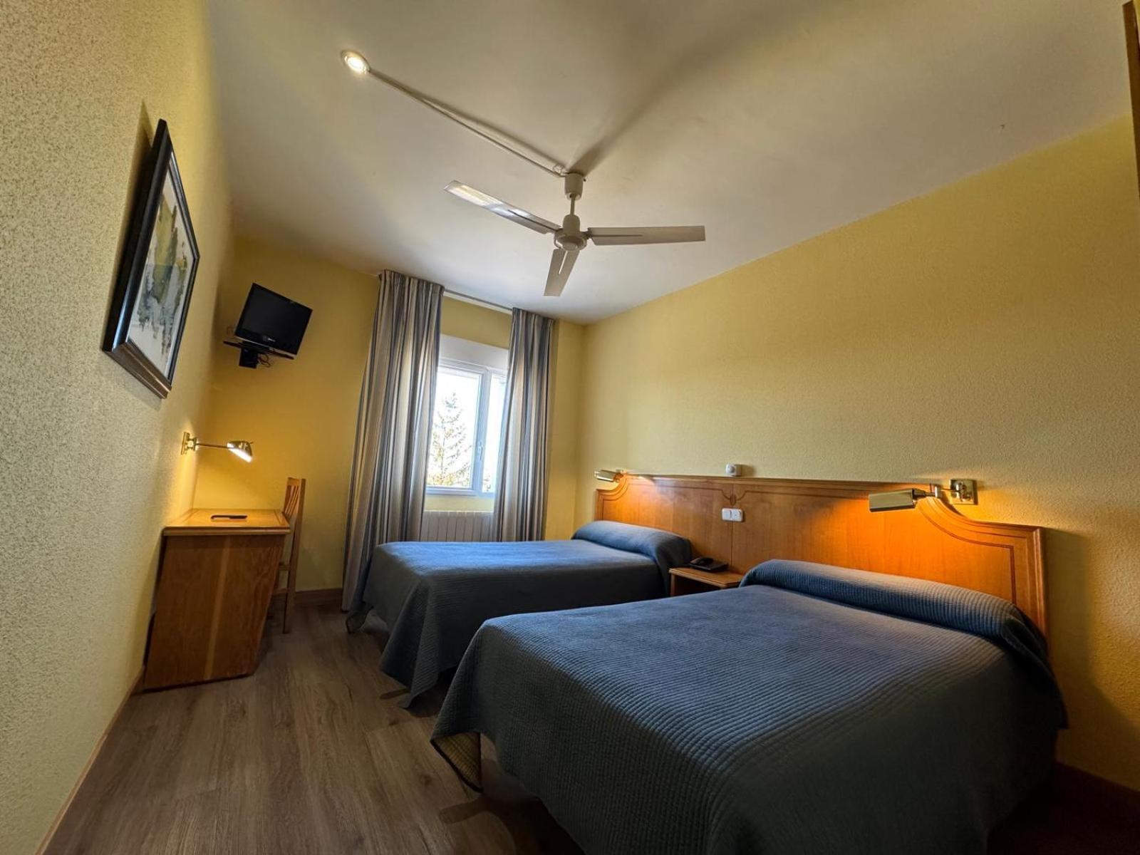 Hotel Rey Arturo Burgos Villagonzalo Pedernales Экстерьер фото