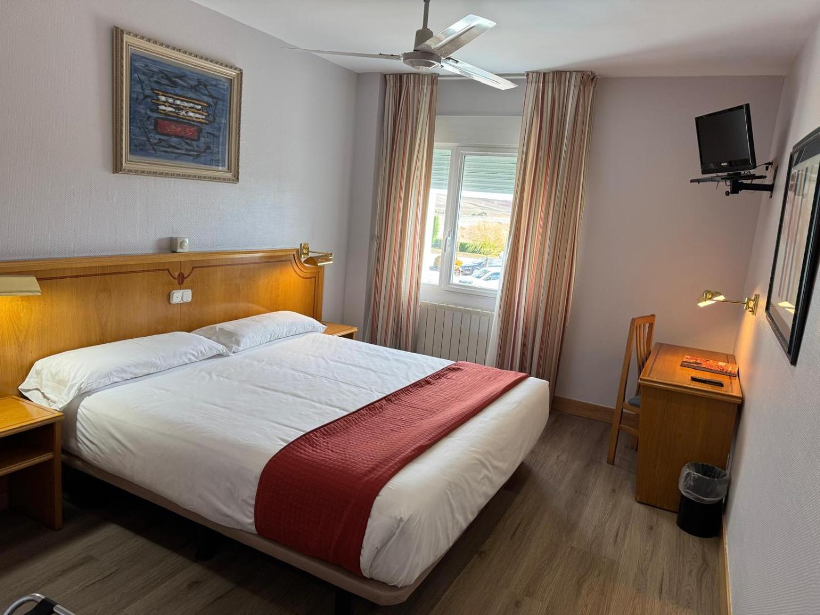 Hotel Rey Arturo Burgos Villagonzalo Pedernales Экстерьер фото