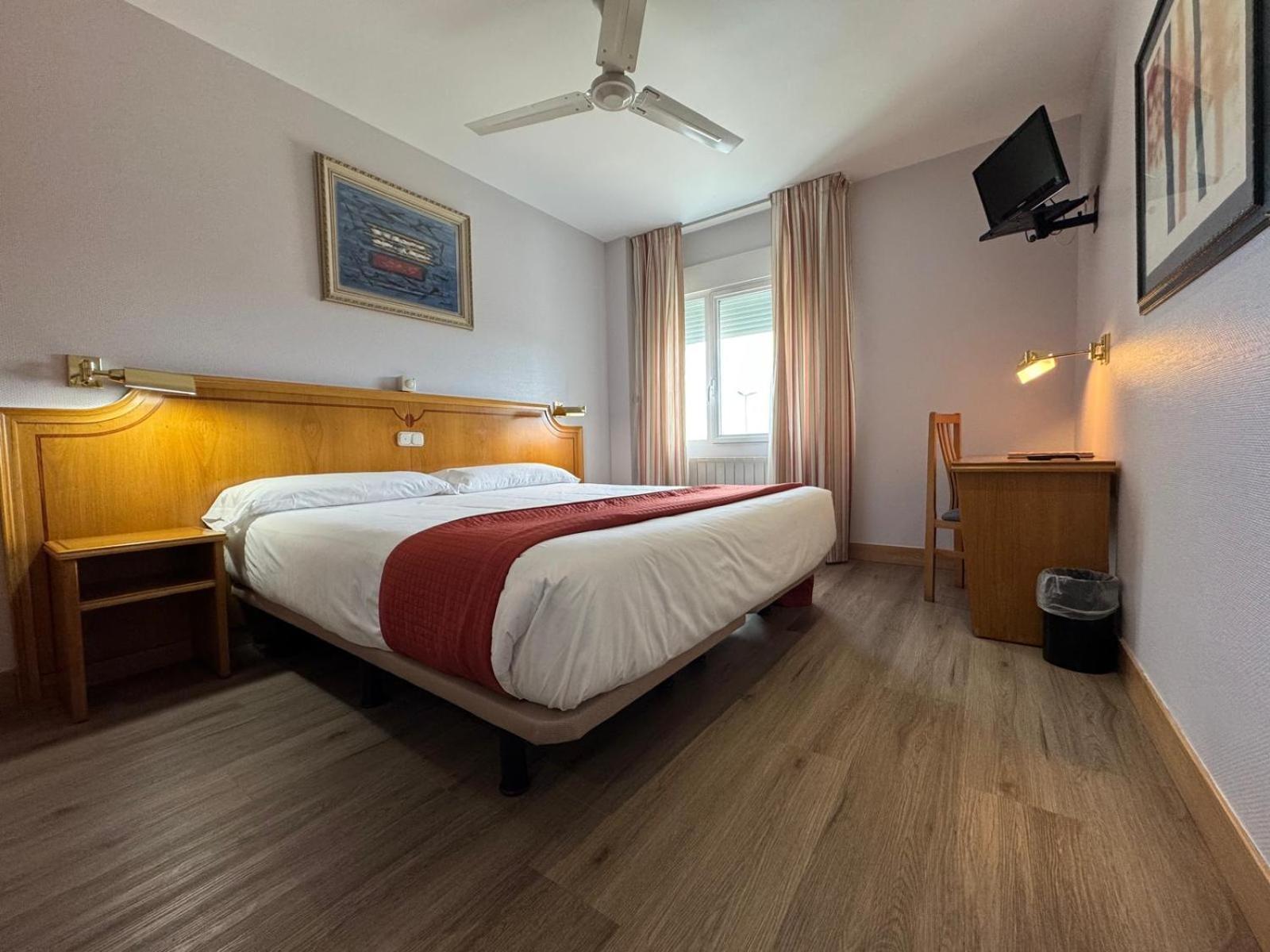 Hotel Rey Arturo Burgos Villagonzalo Pedernales Экстерьер фото