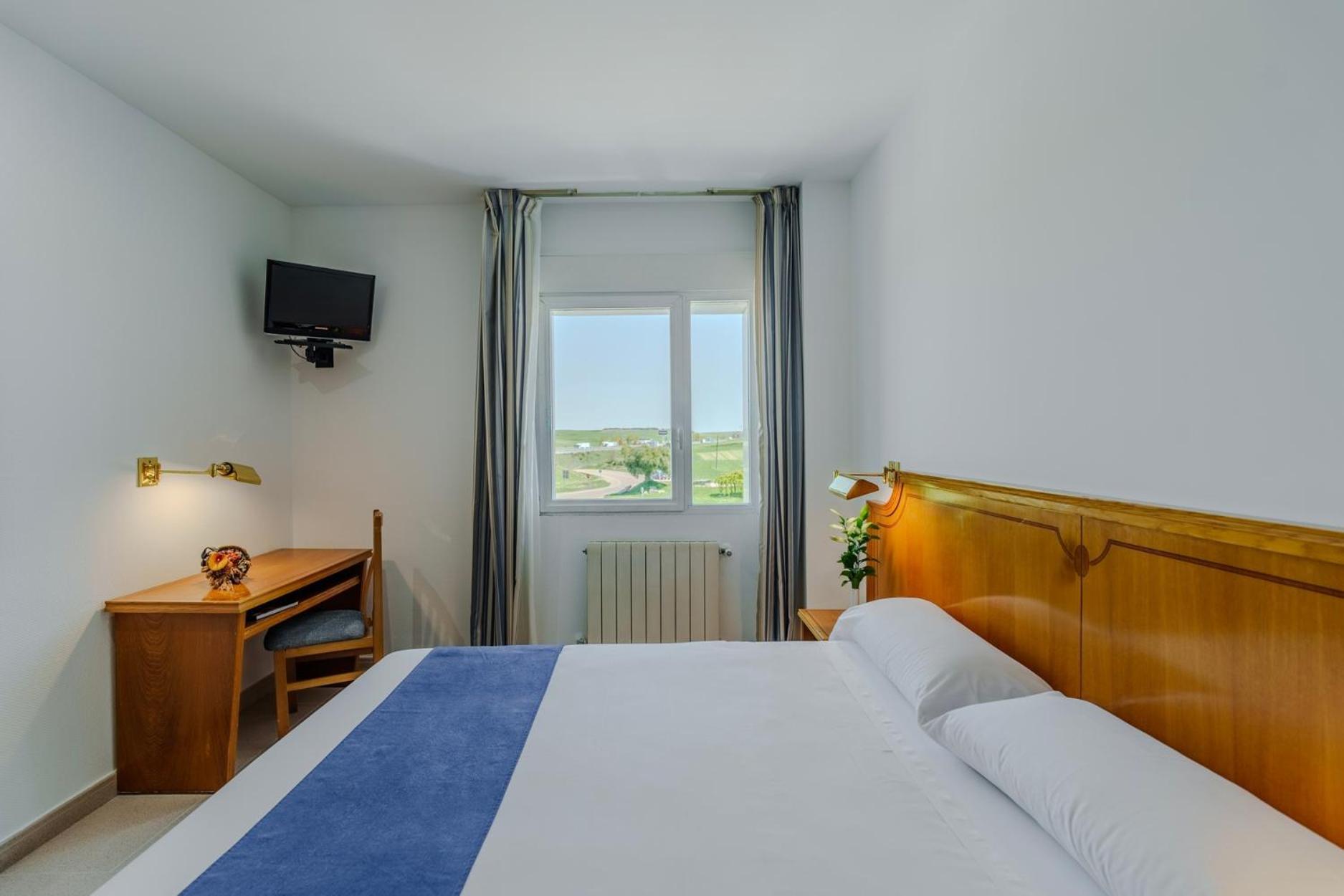 Hotel Rey Arturo Burgos Villagonzalo Pedernales Экстерьер фото