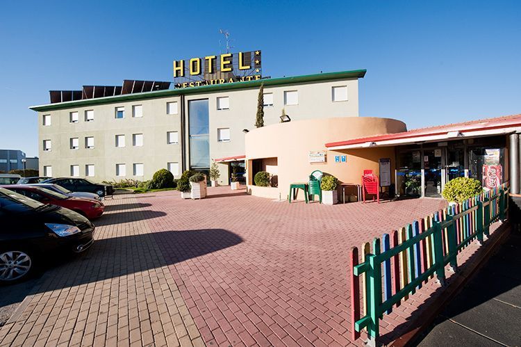 Hotel Rey Arturo Burgos Villagonzalo Pedernales Экстерьер фото