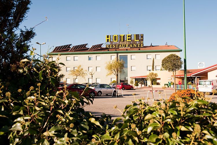 Hotel Rey Arturo Burgos Villagonzalo Pedernales Экстерьер фото